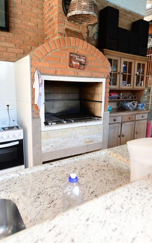 Casa à venda com 700m², 6 quartos e 20 vagasVaranda gourmet