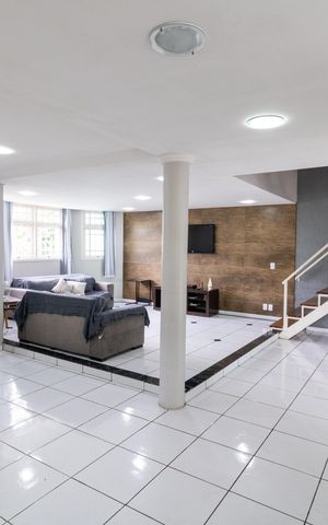 Casa à venda com 356m², 4 quartos e 2 vagasSala