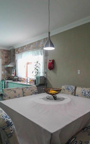 Casa à venda com 500m², 3 quartos e 2 vagas Casa à venda com 500m², 3 quartos e 2 vagasCozinha