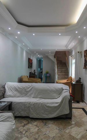Casa à venda com 500m², 3 quartos e 2 vagas Casa à venda com 500m², 3 quartos e 2 vagasSala