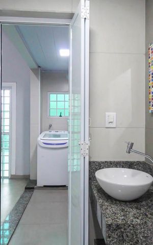 Casa à venda com 500m², 3 quartos e 2 vagas Casa à venda com 500m², 3 quartos e 2 vagasBanheiro de Serviço