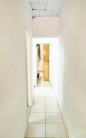 Casa à venda com 110m², 3 quartos e 1 vaga Casa à venda com 110m², 3 quartos e 1 vagaCorredor