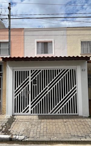Casa à venda com 110m², 3 quartos e 1 vaga Casa à venda com 110m², 3 quartos e 1 vagaFachada