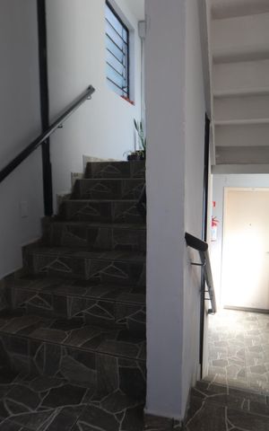 Apartamento à venda com 49m², 2 quartos e 1 vagaEscada