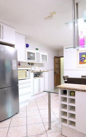 Casa à venda com 190m², 4 quartos e 2 vagasCozinha 