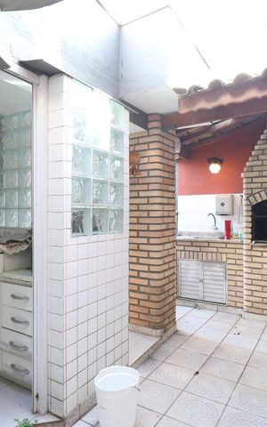 Casa à venda com 190m², 4 quartos e 2 vagasQuintal e área de serviço