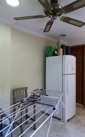 Casa à venda com 190m², 4 quartos e 2 vagasQuarto de serviço 