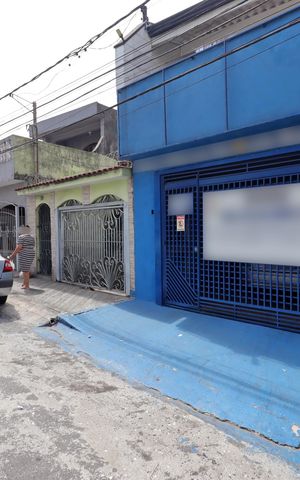 Casa para alugar com 300m², 3 quartos e 3 vagasFachada