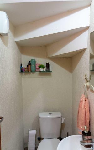 Casa de condomínio à venda com 77m², 3 quartos e 2 vagas Casa de condomínio à venda com 77m², 3 quartos e 2 vagasLavabo