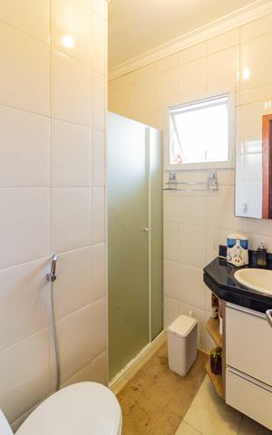 Casa de condomínio à venda com 77m², 3 quartos e 2 vagas Casa de condomínio à venda com 77m², 3 quartos e 2 vagasBanheiro Social