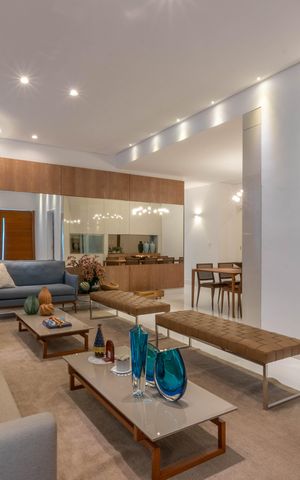 Casa à venda com 430m², 4 quartos e 6 vagas Casa à venda com 430m², 4 quartos e 6 vagasSala