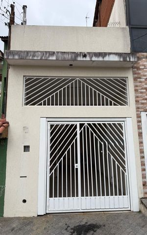 Casa à venda com 68m², 2 quartos e 2 vagasFachada