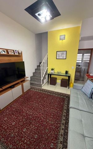 Casa à venda com 68m², 2 quartos e 2 vagasSala