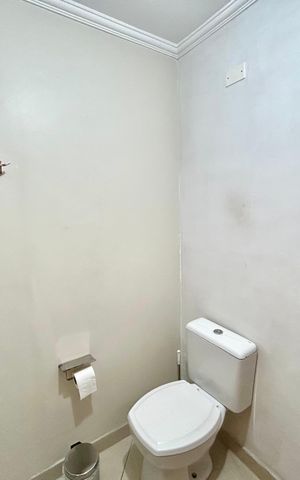 Casa à venda com 151m², 3 quartos e 2 vagas Casa à venda com 151m², 3 quartos e 2 vagasBanheiro 2