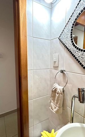 Casa à venda com 151m², 3 quartos e 2 vagas Casa à venda com 151m², 3 quartos e 2 vagasLavabo