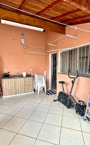 Casa à venda com 151m², 3 quartos e 2 vagas Casa à venda com 151m², 3 quartos e 2 vagasQuintal