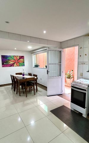 Casa à venda com 151m², 3 quartos e 2 vagas Casa à venda com 151m², 3 quartos e 2 vagasCozinha