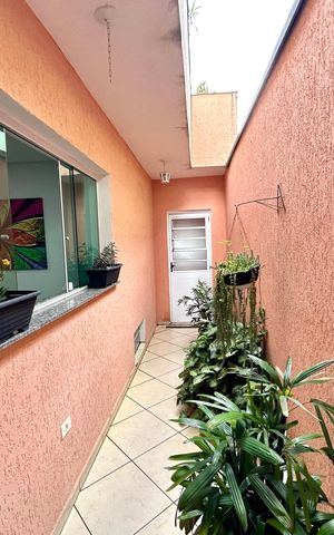 Casa à venda com 151m², 3 quartos e 2 vagas Casa à venda com 151m², 3 quartos e 2 vagasCorredor