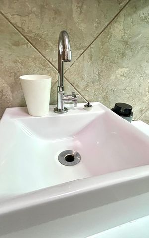 Casa à venda com 151m², 3 quartos e 2 vagas Casa à venda com 151m², 3 quartos e 2 vagasBanheiro 1