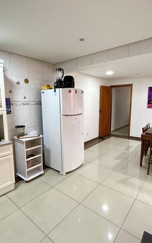 Casa à venda com 151m², 3 quartos e 2 vagas Casa à venda com 151m², 3 quartos e 2 vagasCozinha