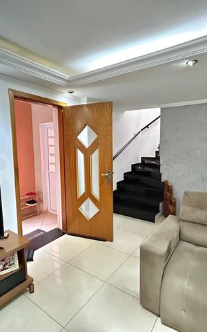 Casa à venda com 151m², 3 quartos e 2 vagas Casa à venda com 151m², 3 quartos e 2 vagasSala