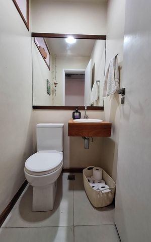 Casa à venda com 350m², 3 quartos e 3 vagas Casa à venda com 350m², 3 quartos e 3 vagasLavabo