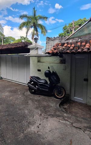 Casa à venda com 350m², 3 quartos e 3 vagas Casa à venda com 350m², 3 quartos e 3 vagasQuintal