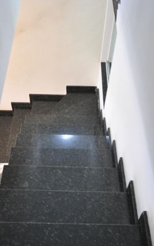 Casa à venda com 150m², 3 quartos e 2 vagasEscada