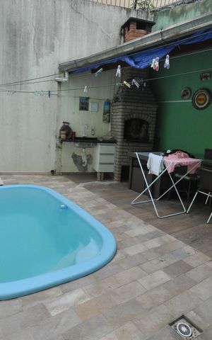 Casa à venda com 150m², 3 quartos e 2 vagasPiscina