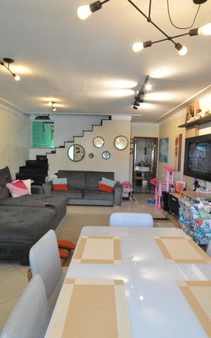 Casa à venda com 150m², 3 quartos e 2 vagasSala