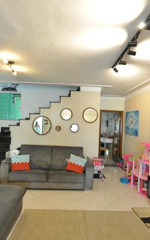 Casa à venda com 150m², 3 quartos e 2 vagasSala