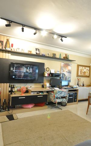 Casa à venda com 150m², 3 quartos e 2 vagasSala