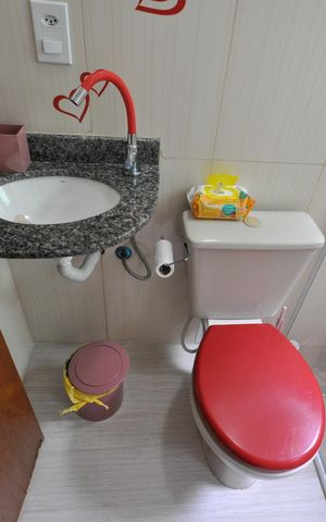 Casa à venda com 150m², 3 quartos e 2 vagasBanheiro da Suíte 2
