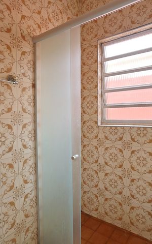 Casa à venda com 200m², 3 quartos e 2 vagasBanheiro