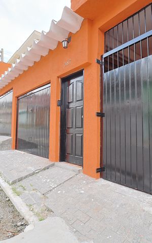 Casa à venda com 200m², 3 quartos e 2 vagasFachada