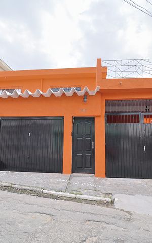 Casa à venda com 200m², 3 quartos e 2 vagasFachada