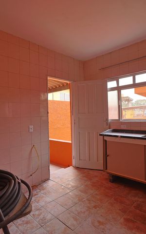 Casa à venda com 200m², 3 quartos e 2 vagasEdícula - Cozinha