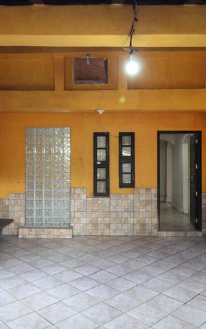 Casa à venda com 160m², 3 quartos e 2 vagasFachada