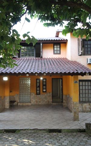Casa à venda com 160m², 3 quartos e 2 vagasFachada