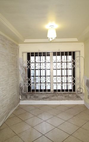 Casa à venda com 160m², 3 quartos e 2 vagasSala