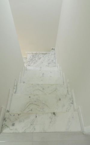 Apartamento à venda com 123m², 3 quartos e 1 vaga Apartamento à venda com 123m², 3 quartos e 1 vagaEscada