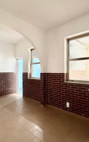 Casa à venda com 269m², 4 quartos e sem vaga Casa à venda com 269m², 4 quartos e sem vagaSala