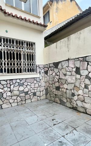 Casa à venda com 269m², 4 quartos e sem vaga