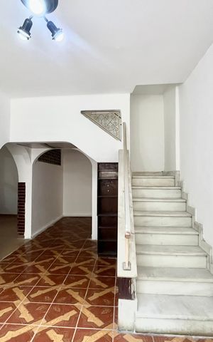 Casa à venda com 269m², 4 quartos e sem vaga Casa à venda com 269m², 4 quartos e sem vagaSala