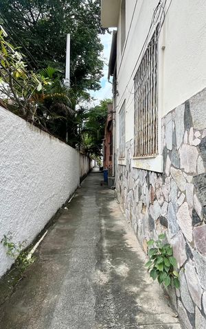 Casa à venda com 269m², 4 quartos e sem vaga