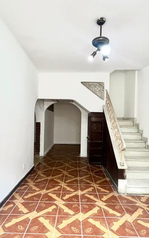 Casa à venda com 269m², 4 quartos e sem vaga Casa à venda com 269m², 4 quartos e sem vagaSala