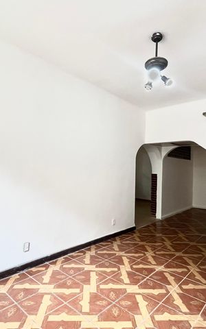 Casa à venda com 269m², 4 quartos e sem vaga Casa à venda com 269m², 4 quartos e sem vagaSala