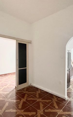Casa à venda com 269m², 4 quartos e sem vaga Casa à venda com 269m², 4 quartos e sem vagaSala