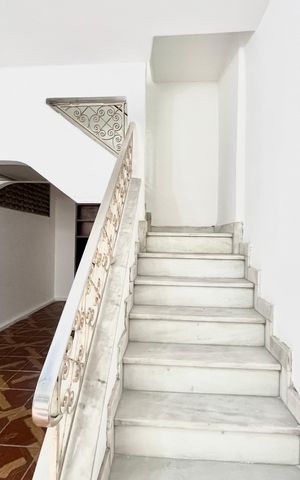 Casa à venda com 269m², 4 quartos e sem vaga Casa à venda com 269m², 4 quartos e sem vagaSala