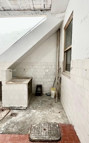 Casa à venda com 269m², 4 quartos e sem vaga